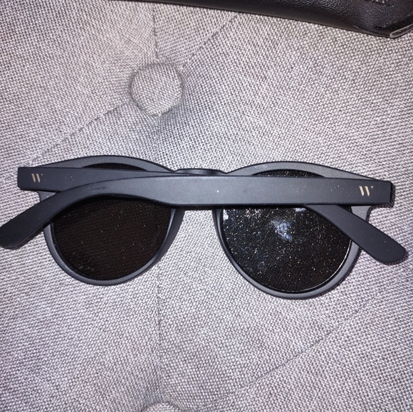 Glasses - Picture 3 of 5